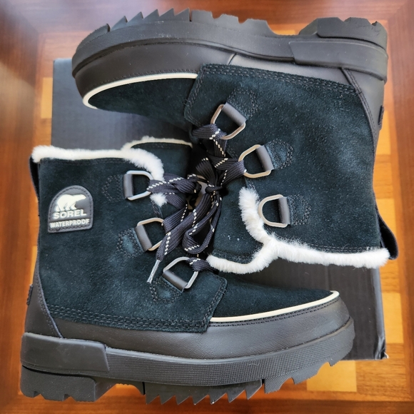 SOREL Tivoli IV Waterproof Boots Black with soft faux fur lining. - Picture 13 of 16